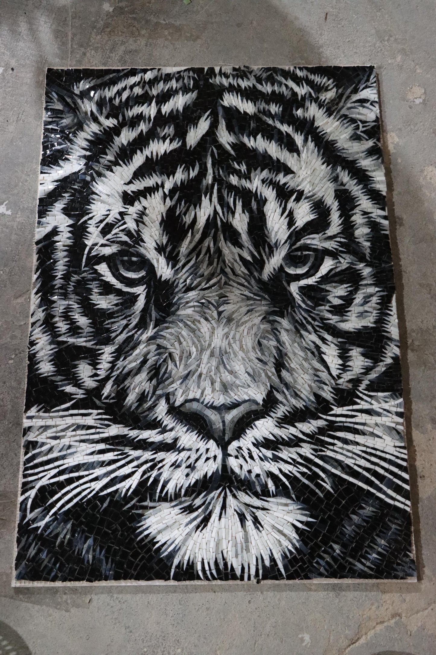 Hand-Cut Ice Jade Glass Tiger Mosaic Mural,Handmade Artistic Tile Wall Decor,Bespoke Wildlife Art for Home & Office,Premium Tiger Lover Gift - GR.Mosaic Decorative Pattern (View 6)