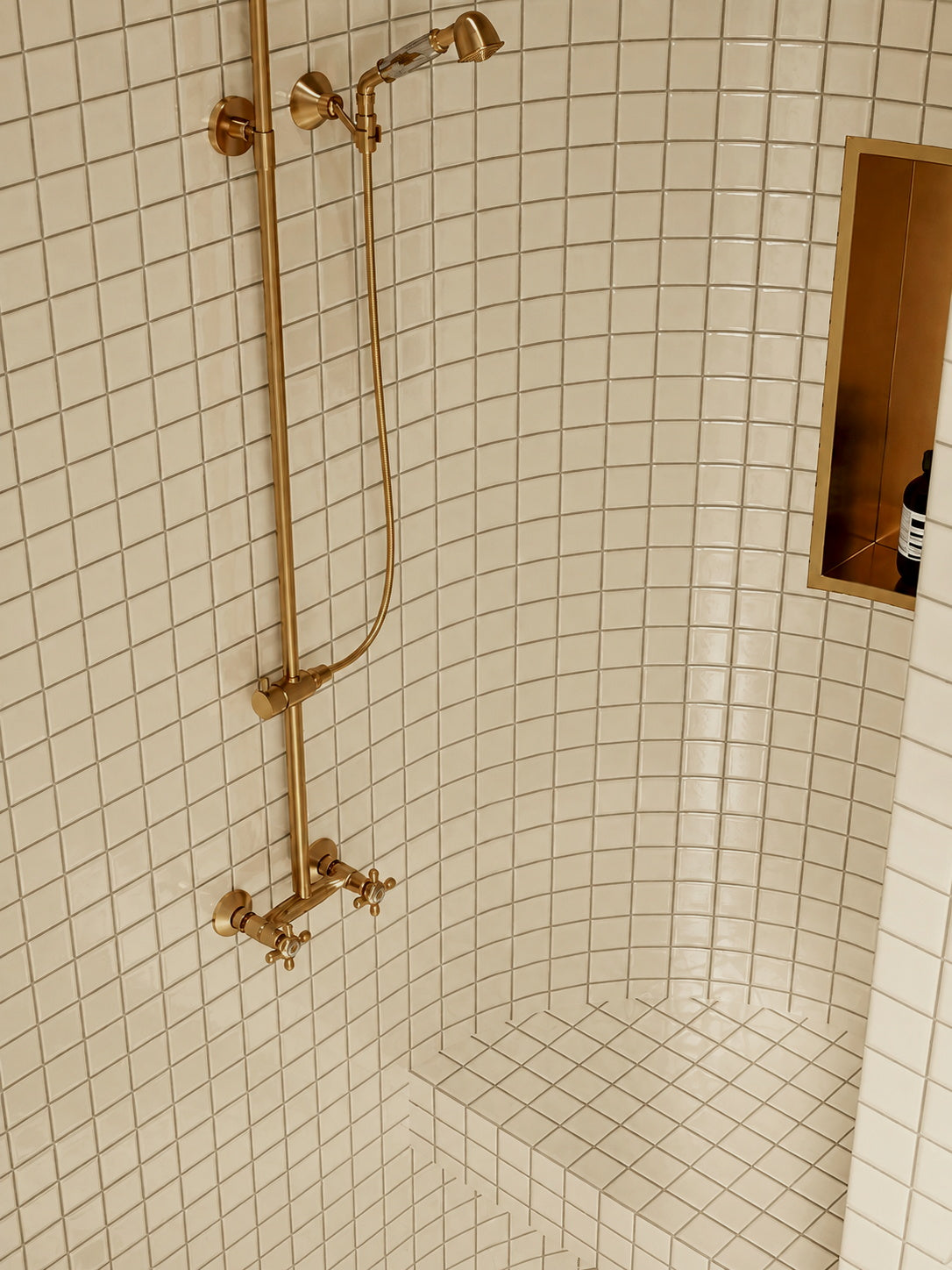Ceramic grid mosaic tile 30x30 chips bathroom shower cafe bakery wall